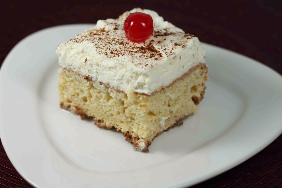 El postre es las tres leches. Este es mi postre favorito porque es cremoso y delicioso.