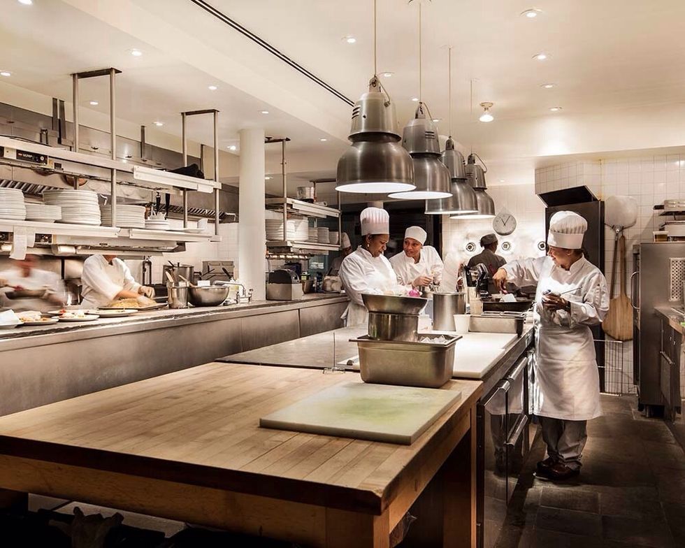 El servicio de cocina mercer es bueno. Todos son muy amables pero tambi\u00e9n son muy buenos para traer la comida a su mesa muy r\u00e1pido!