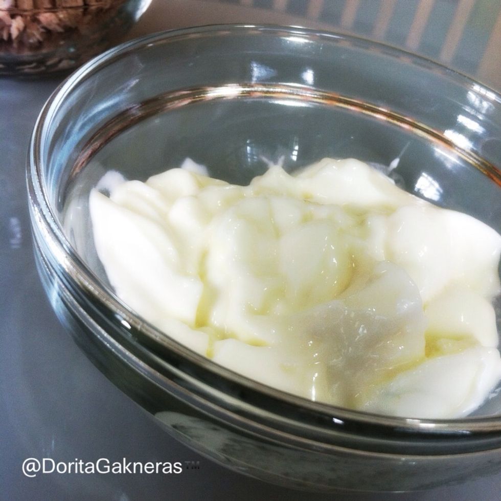 El yogurt simple! Si lo desean descremado, vale! Este es casero!