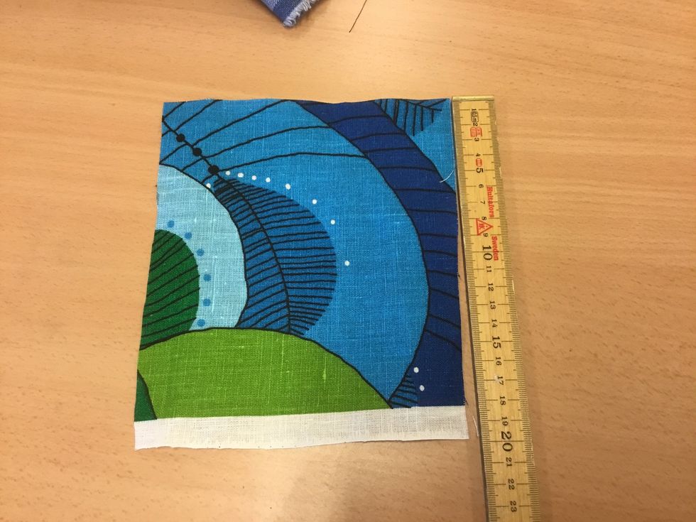 ...eller sy en ficka av ett tyg i restl\u00e5dan. 20 x17 cm.
