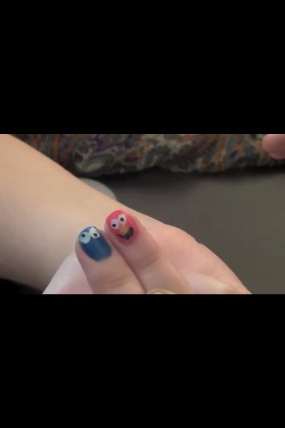 Elmo and cookie monster in your nails! You need blue, red, yellow, white and black nail polish and a bobby pin..
