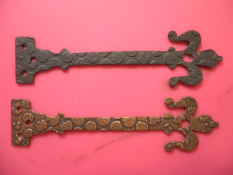 Emboss hinges with bubble embossing folder. Highlight with Foundry Bronze Gilder's Paste.