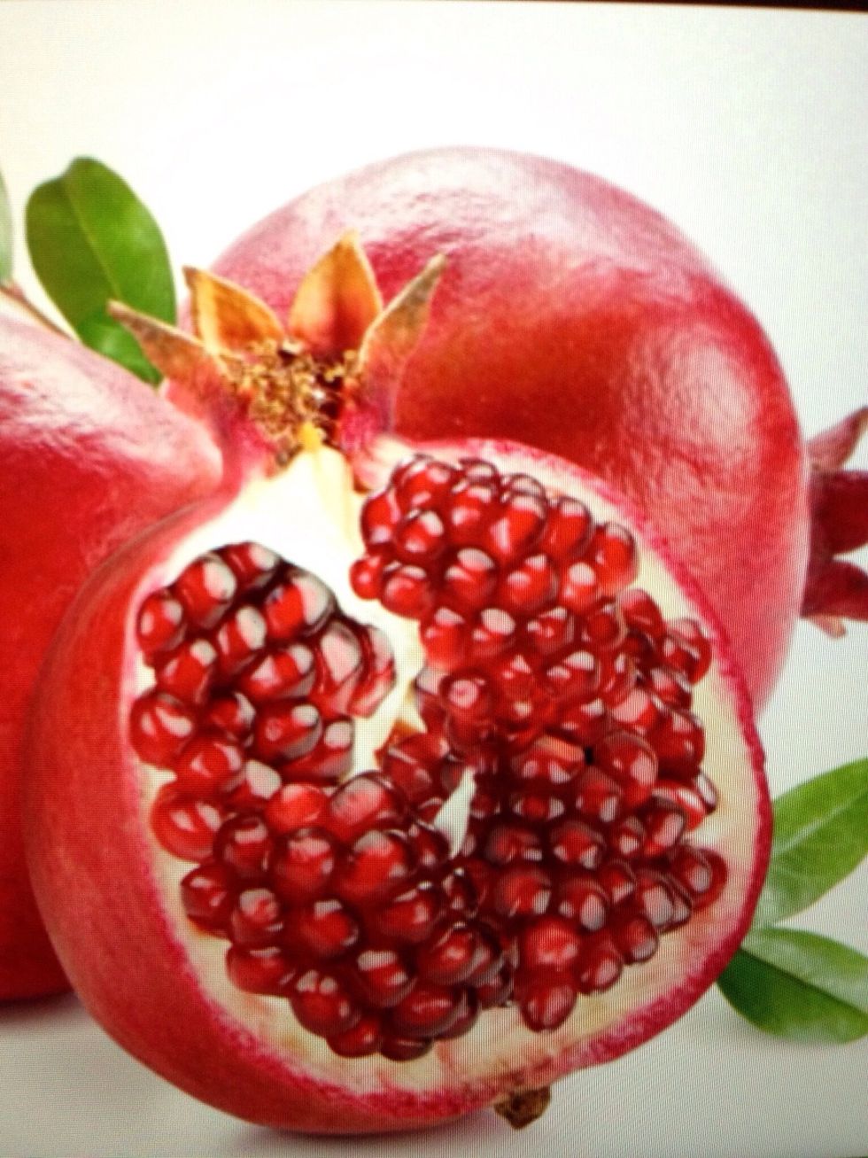 Empty the fruits. My guide: how to empty a pomegranate in 5 mins. So to empty 6 fruits will take 30-40 mins