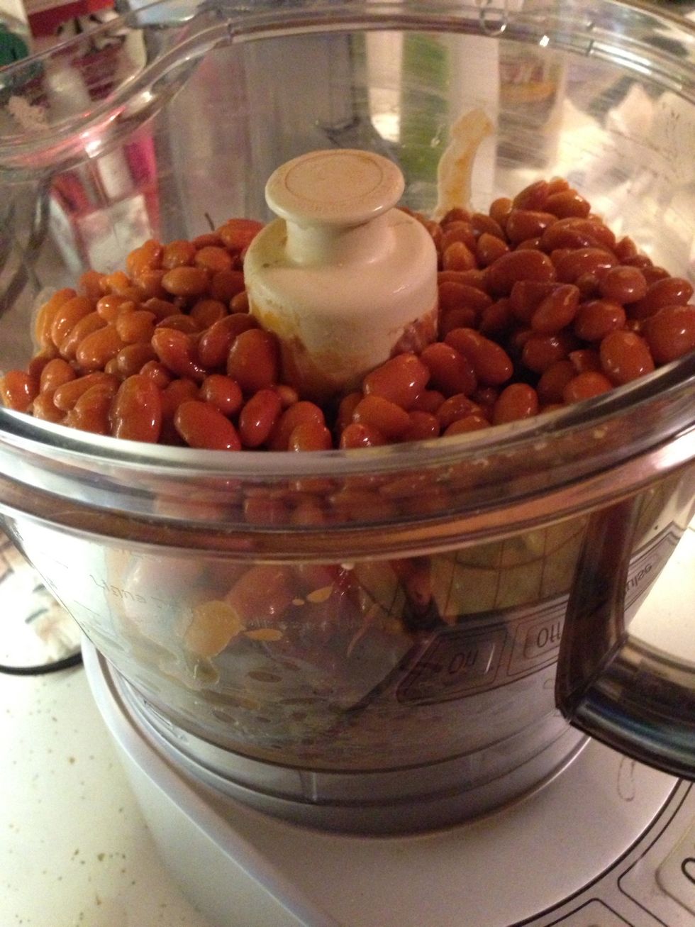 Empty the other can of Ranch Style  beans (with juice) on top.