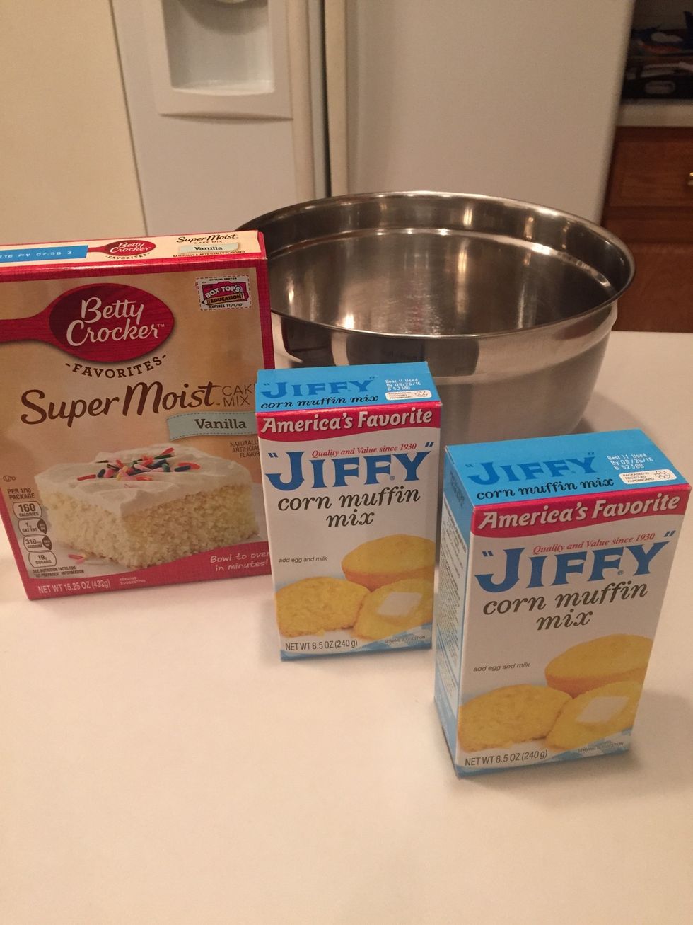 Empty your boxes of cornbread and cake mix in a large box. Mix well.