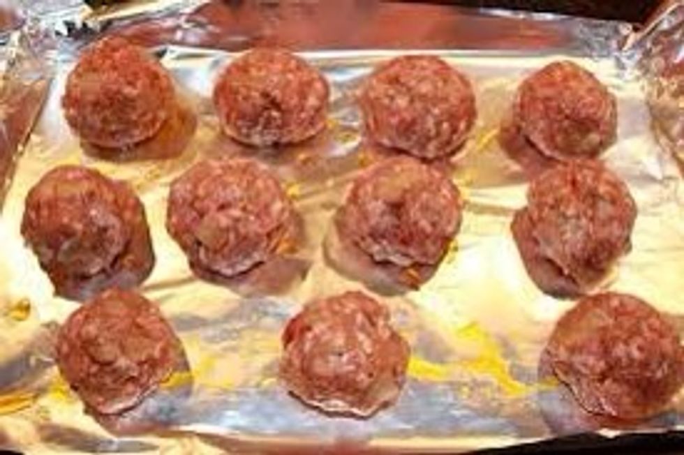 En una sart\u00e9n, fr\u00ede las bolas con un cucharadita aceite de oliva hasta son casta\u00f1as.