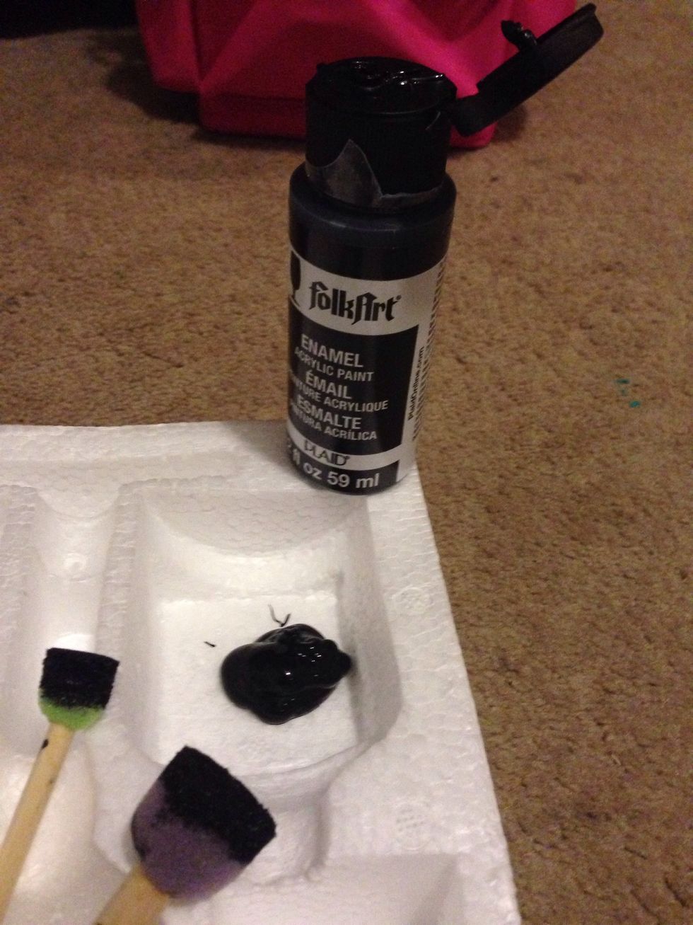 Enamel paint and two sponge applicators