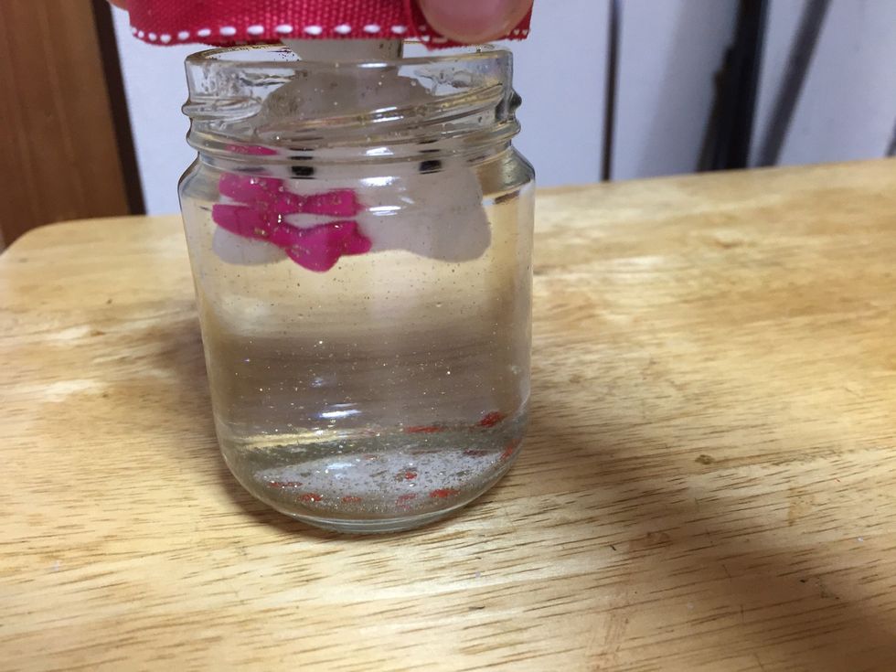 Encaixe a tampa no potinho