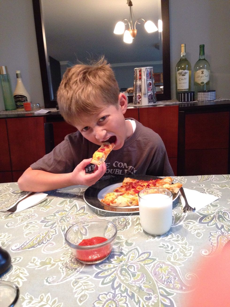 Enjoy your homemade cheese stuffed crust bacon pizza