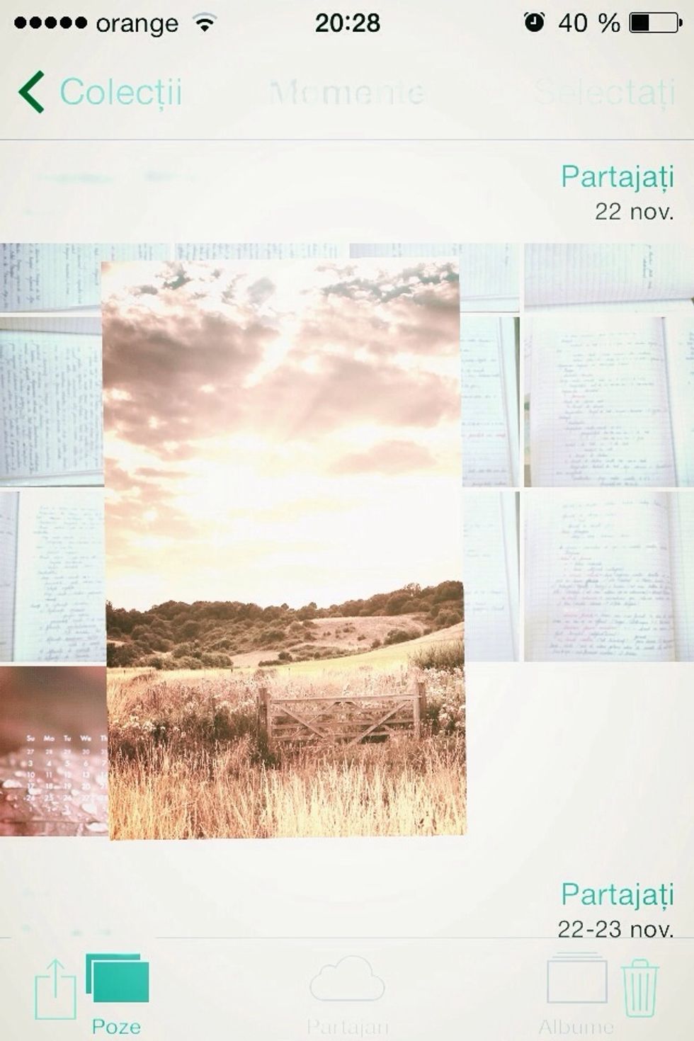 Enter in the Photos native app, tap to a photo and now pinch:) you"ll see a cool effect of iOS7\u20e3