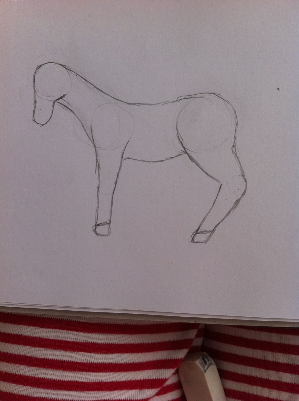 Erase the helping circles and make hooves.