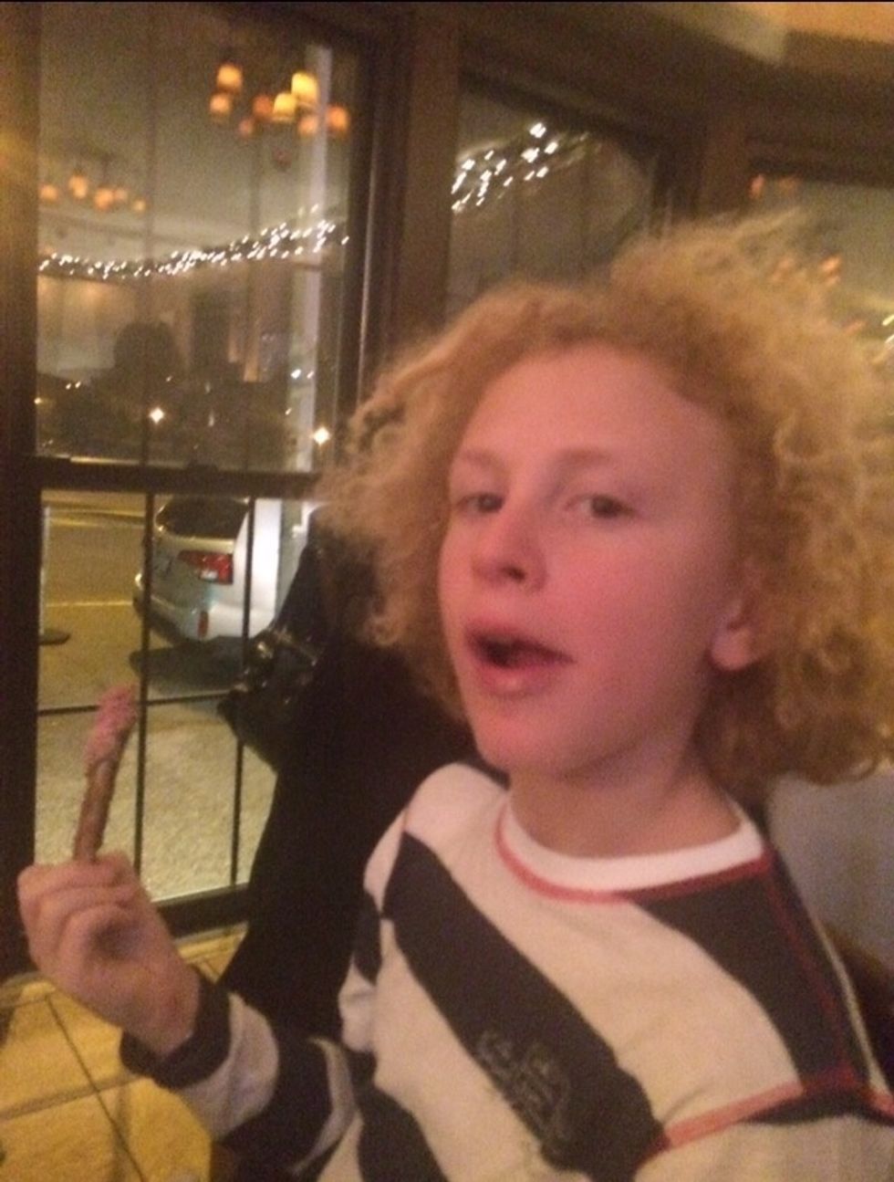 Escuche a su hermanito.