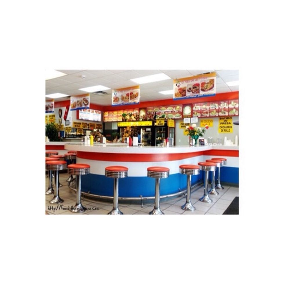 Este restaurante tiene incre\u00edble calidad de los alimentos y su servicio es muy r\u00e1pido. Ellos usualmente tienen un mont\u00f3n de gente comiendo en su restaurante y lo conseguir\u00e1 su comida como minutos.