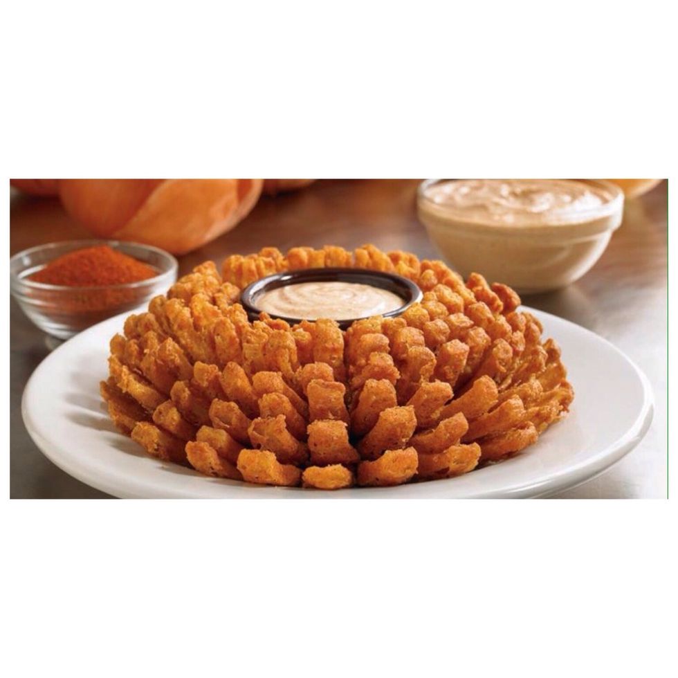 Esto es un aperitivo, es cebolla frita. Usted puede compartir con familia y amigos.