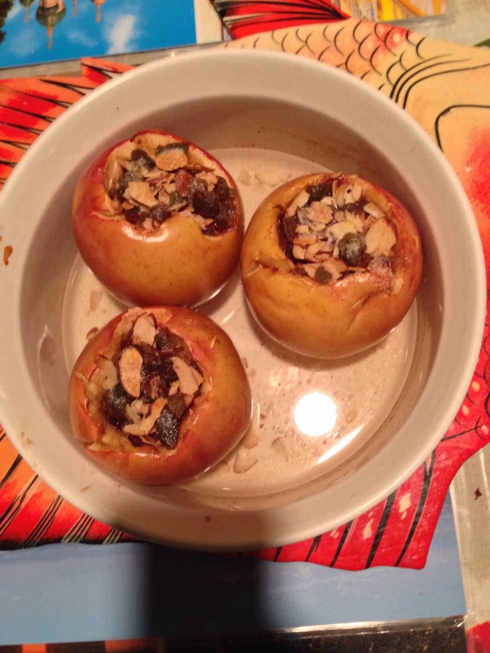 Et voil\u00e0! The finished product! I drizzled the apples with the pan sauce before serving.
