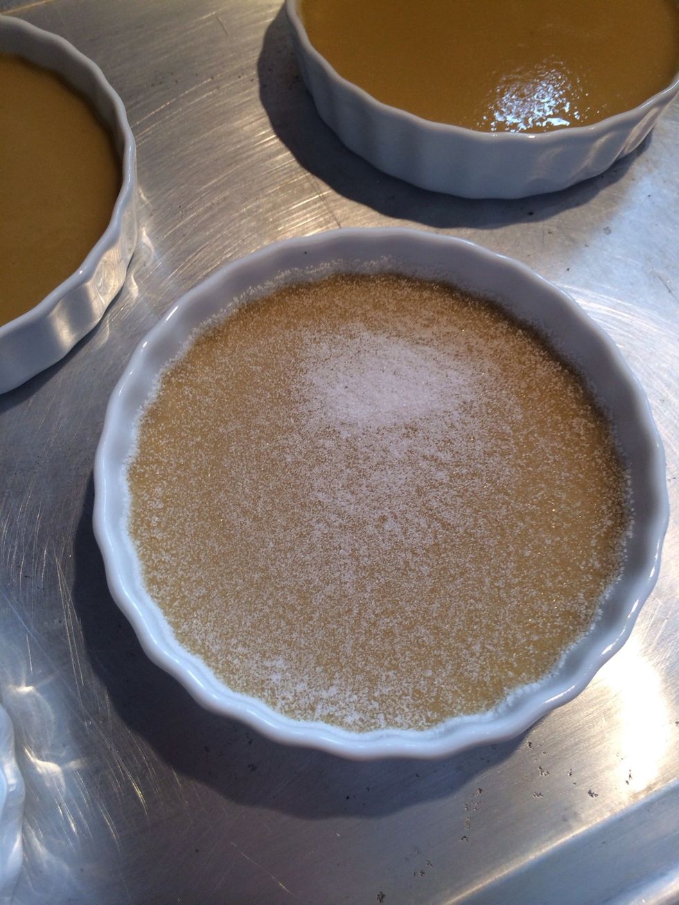 Evenly coated with sugar. Repeat with the remaining dishes.