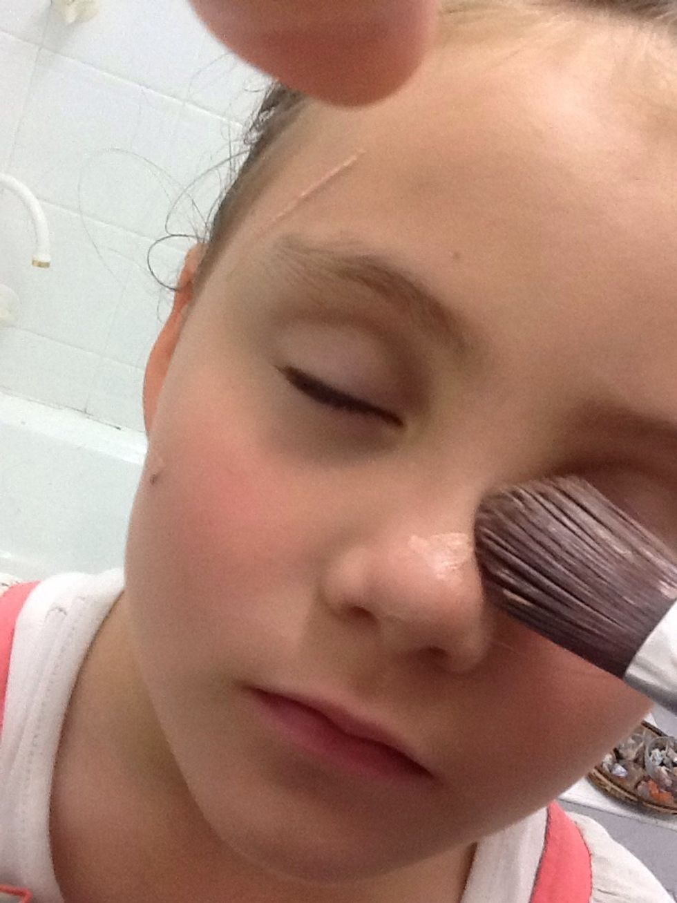 Evenly spread foundation around