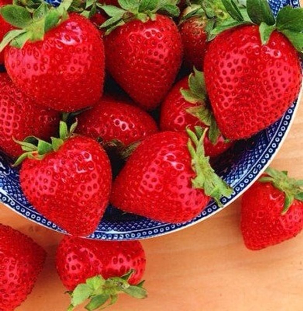 Everbearing strawberries produce two to three harvests of fruit intermittently during the spring, summer and fall.