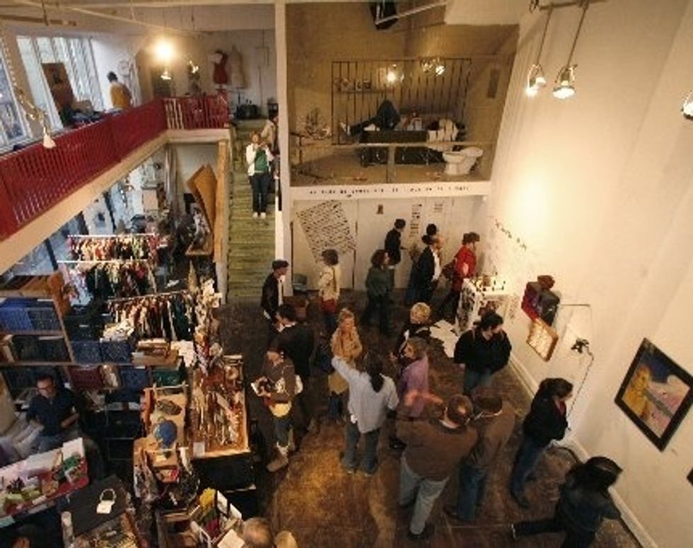 Every 1st Friday of the month, the local art scene comes alive at the Oakland Art Murmur. From 6 - 9 pm, art galleries are free & open to the public. There are also free openings at Saturday Strolls.