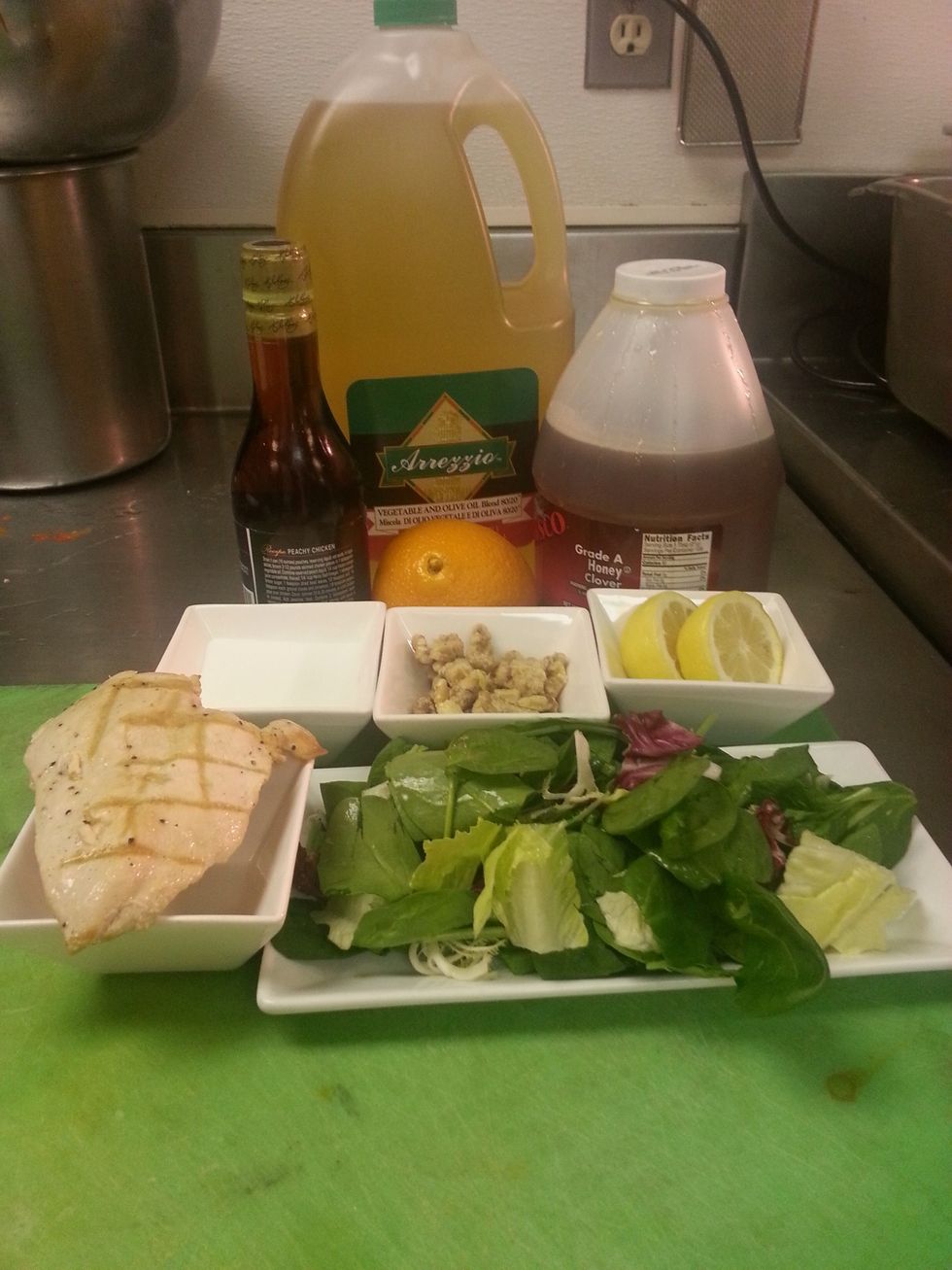 Everything you need for this salad sorry guys but I forgot to add carrots on the picture