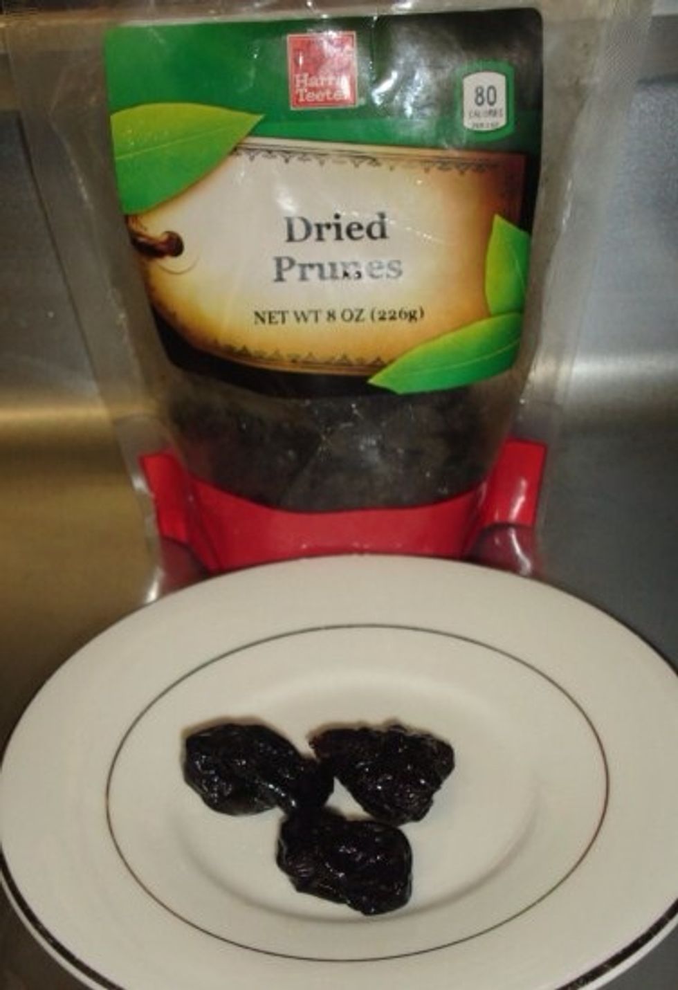 Example 5: A fruit rich in vitamin K. 104 mcg per cup, 129% of daily value. Benefit: provide relief from constipation, therefore supporting digestive health.