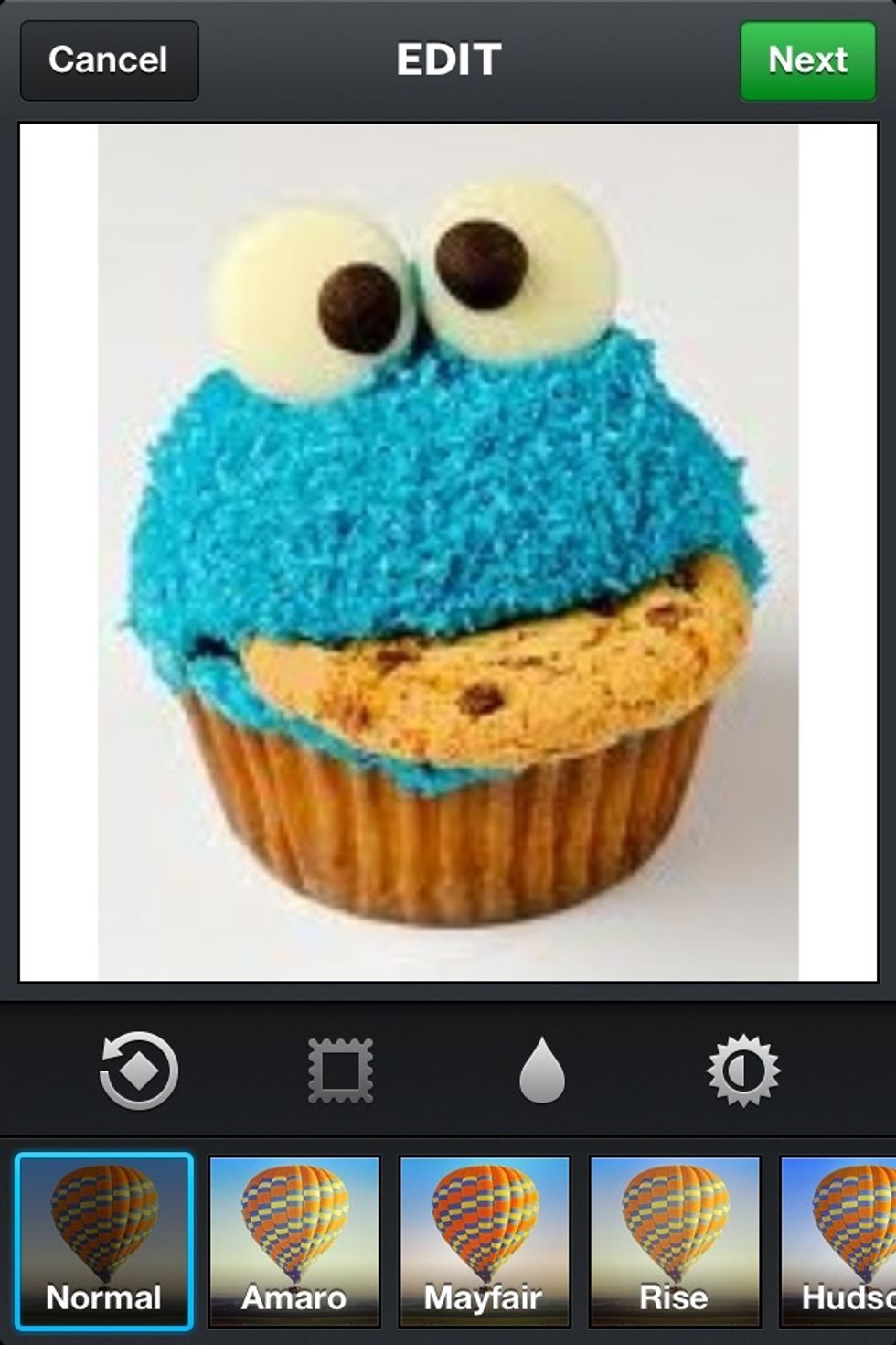 Export the photo to Instagram and it should look like this ^^