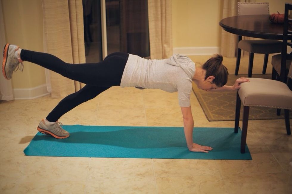 Extended Arm Lizard Walk: Lift leg 45 degrees