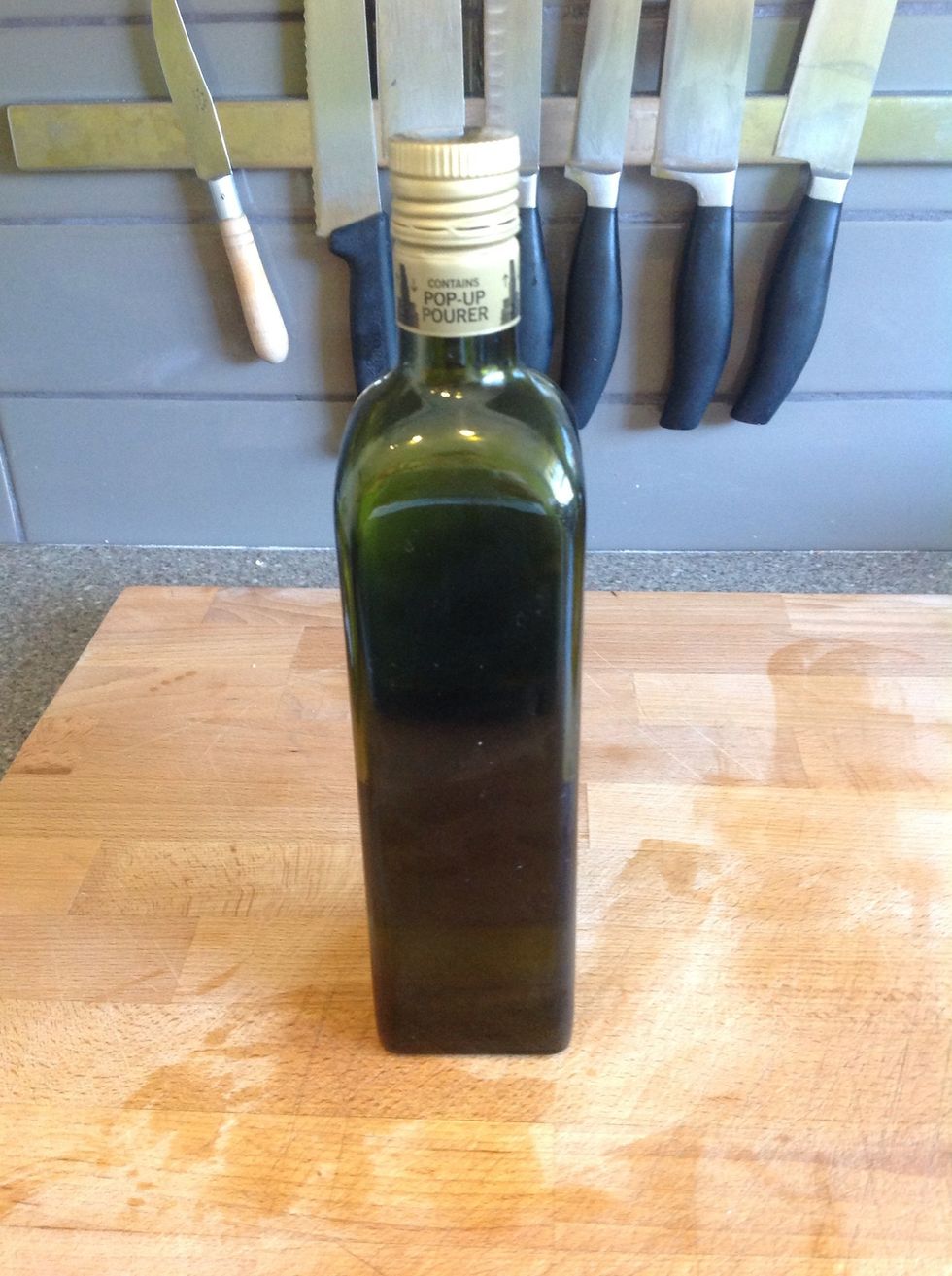 Extra Virgin Olive Oil, you can buy the cheapest one you like as all the aromatics are going to flavour it right up