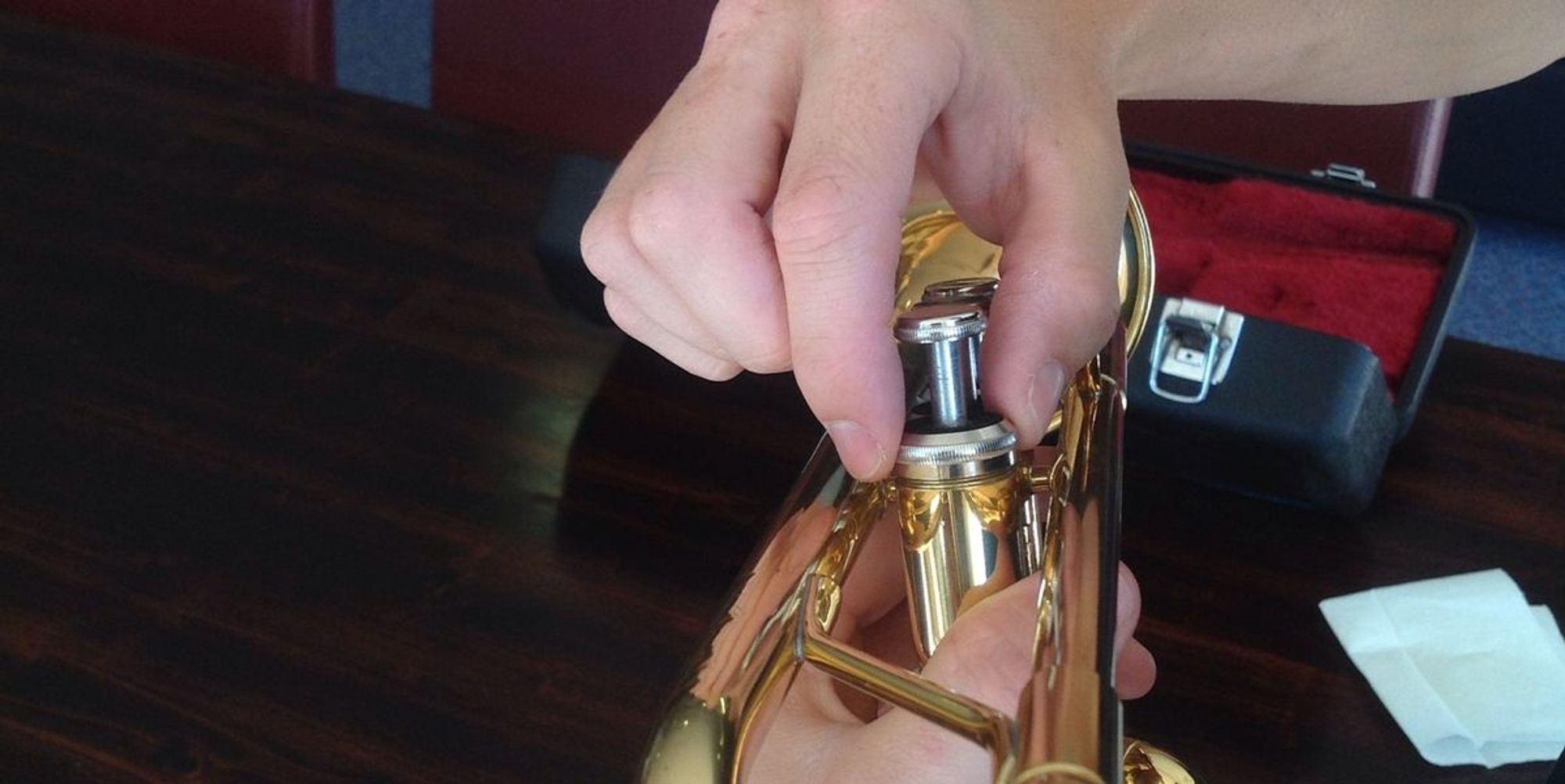 How to oil valves on your trumpet B+C Guides