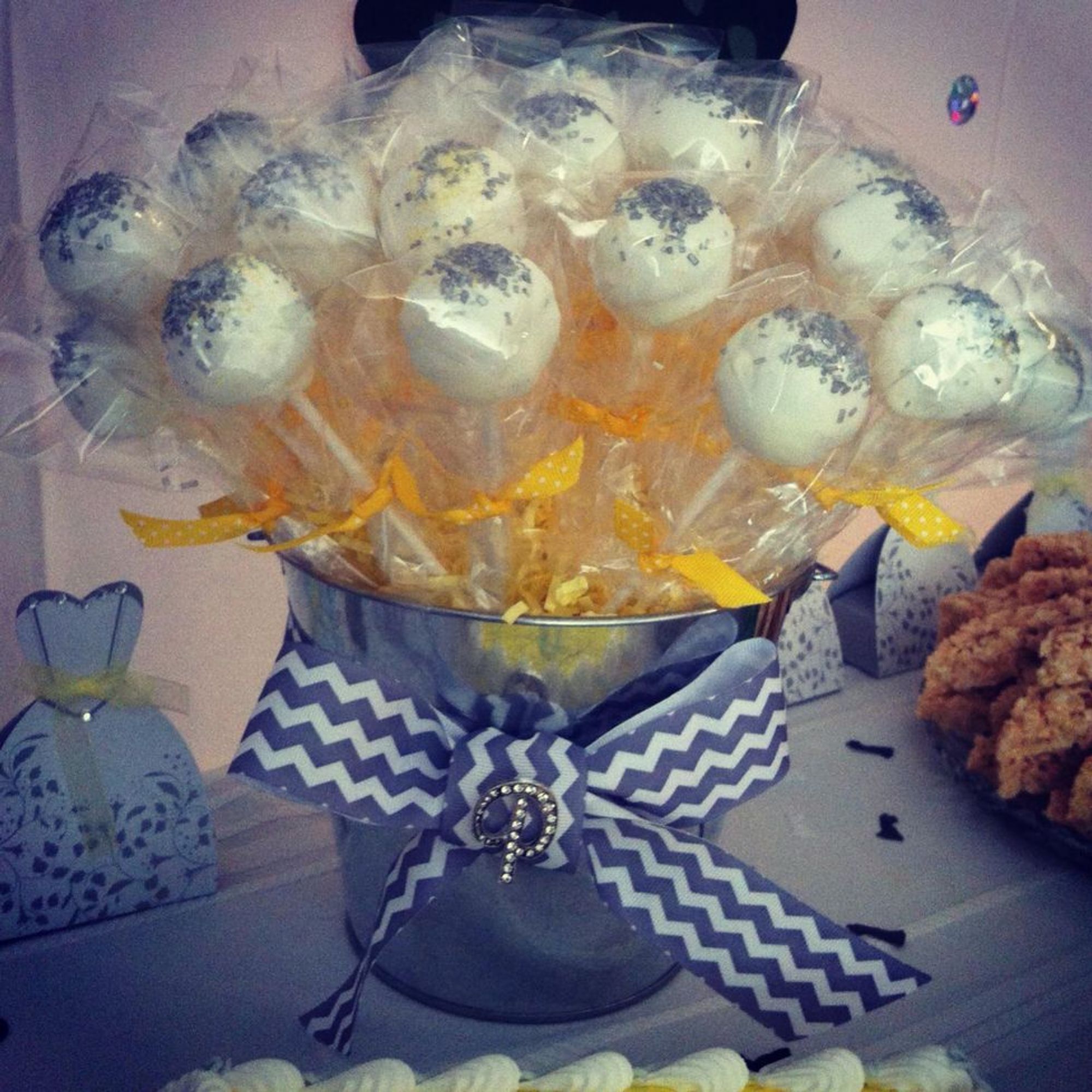 How to make a cute cake pop holder B+C Guides