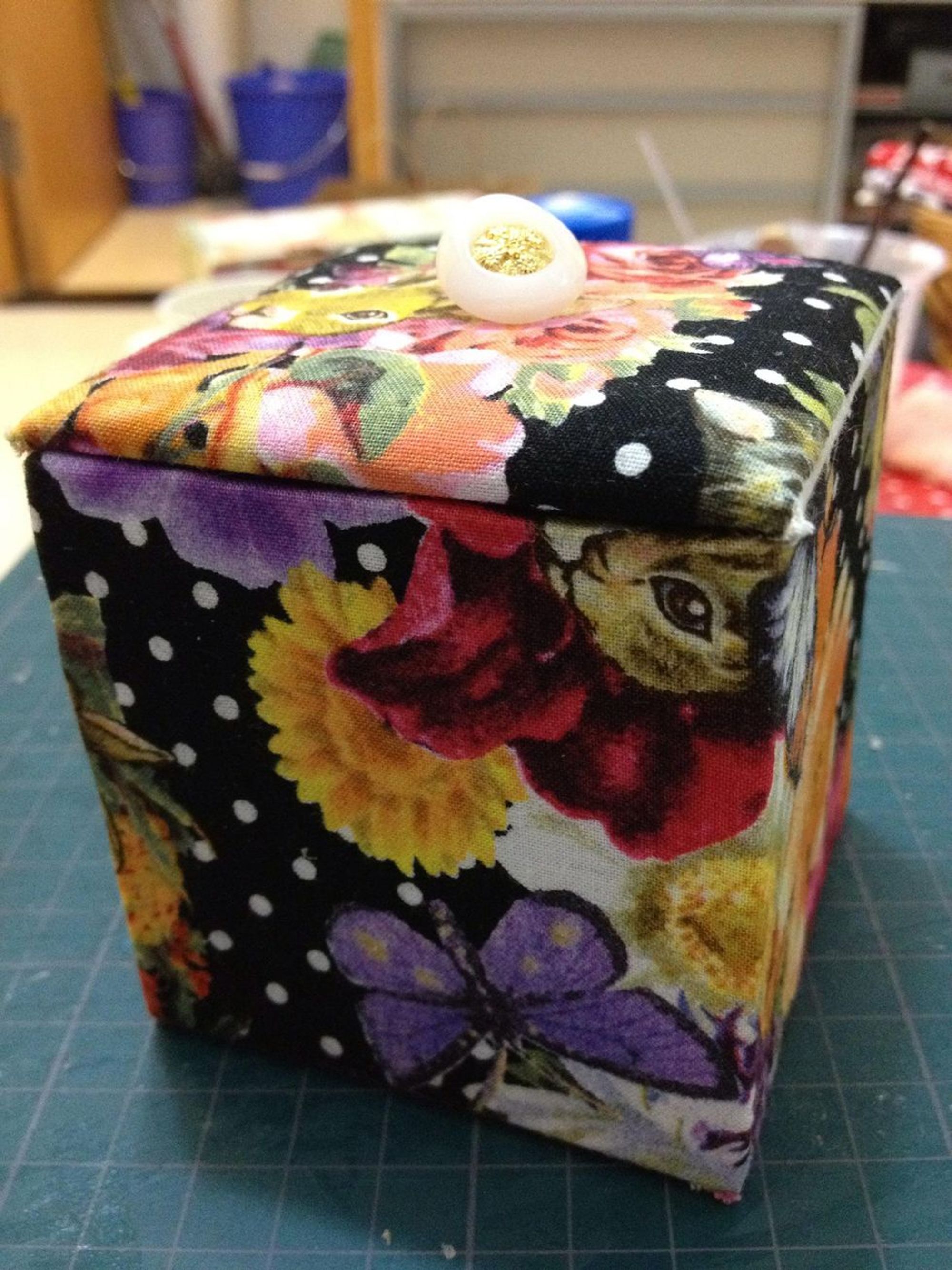 How to make a beautiful box with cloth and paper board - B+C Guides