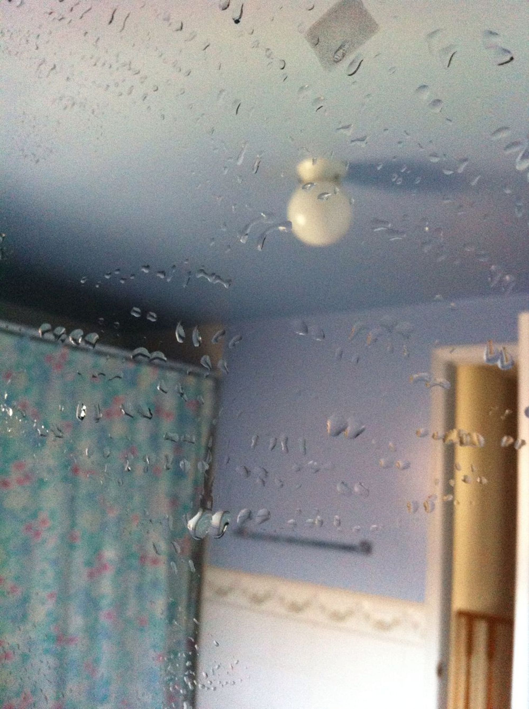 How to clean a bathroom mirror B+C Guides