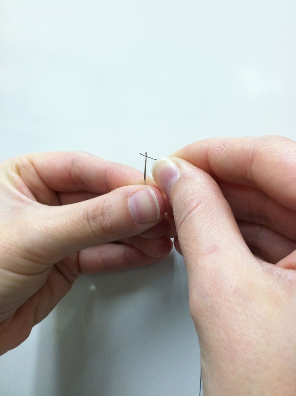 How to thread a needle & tie a knot B+C Guides