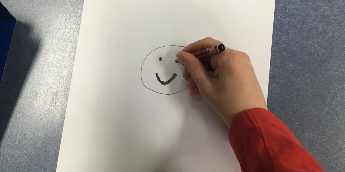 How to draw a smiley face - B+C Guides