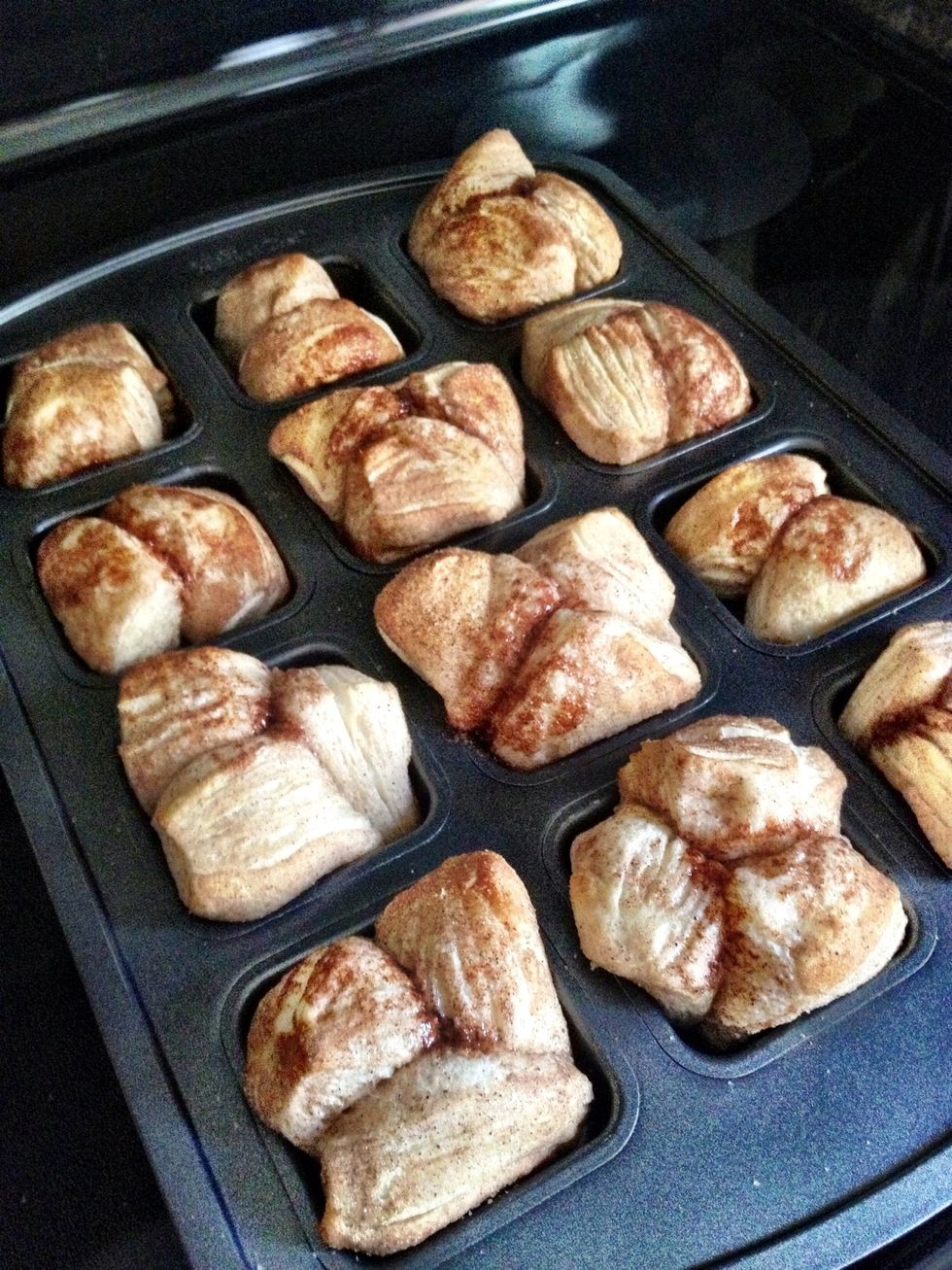 How to make pampered chef brownie pan monkey bread B+C Guides