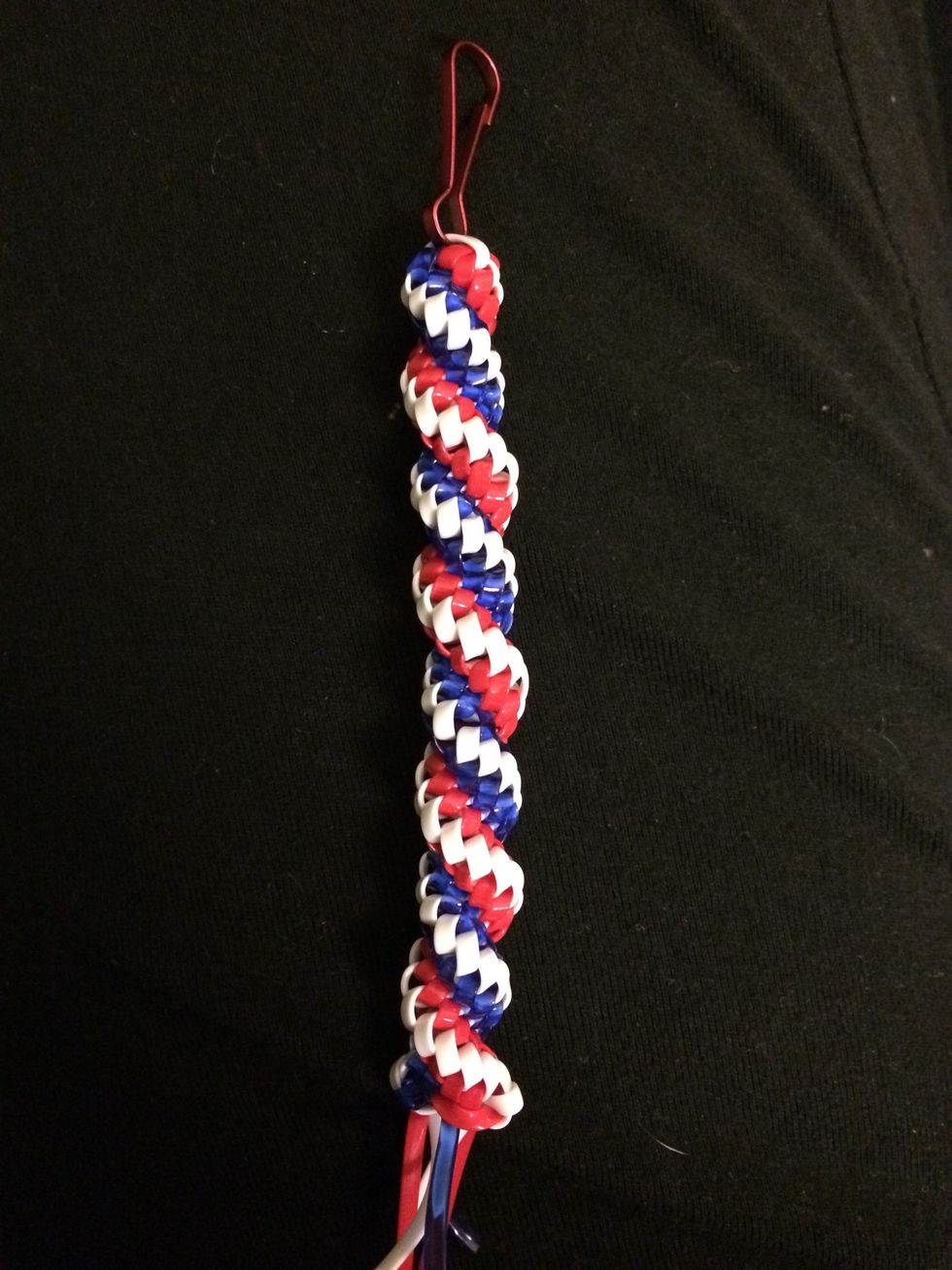 How to make a cross with the double spiral lanyard B+C Guides