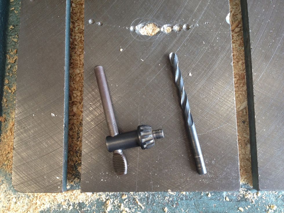 How to put a drill bit in a pillar drill B+C Guides