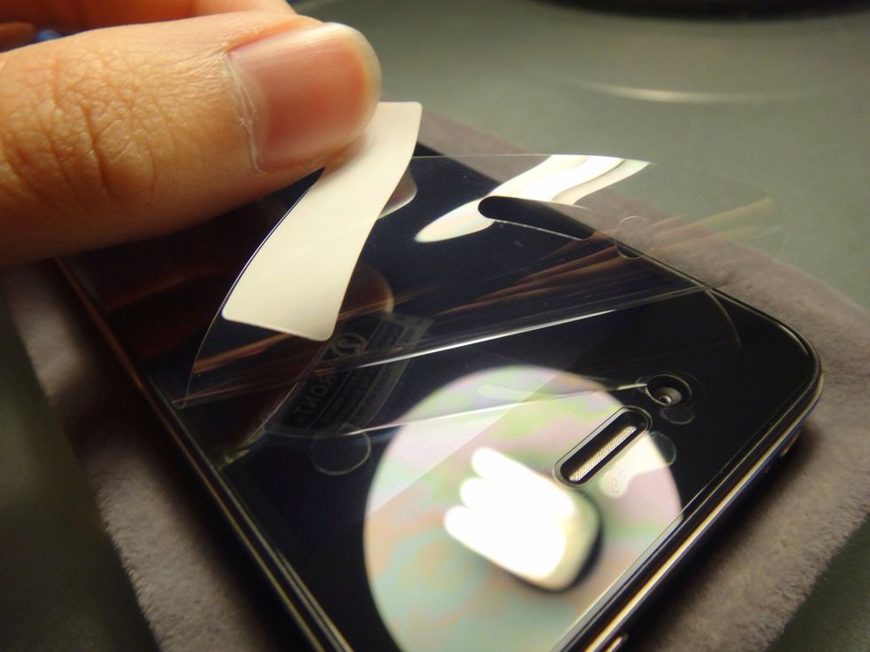 How to apply a screen protector B+C Guides