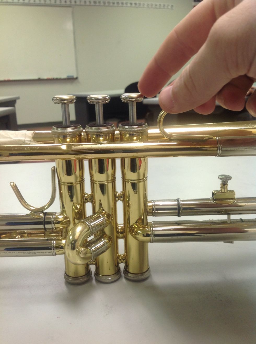 How to properly oil trumpet valves B+C Guides