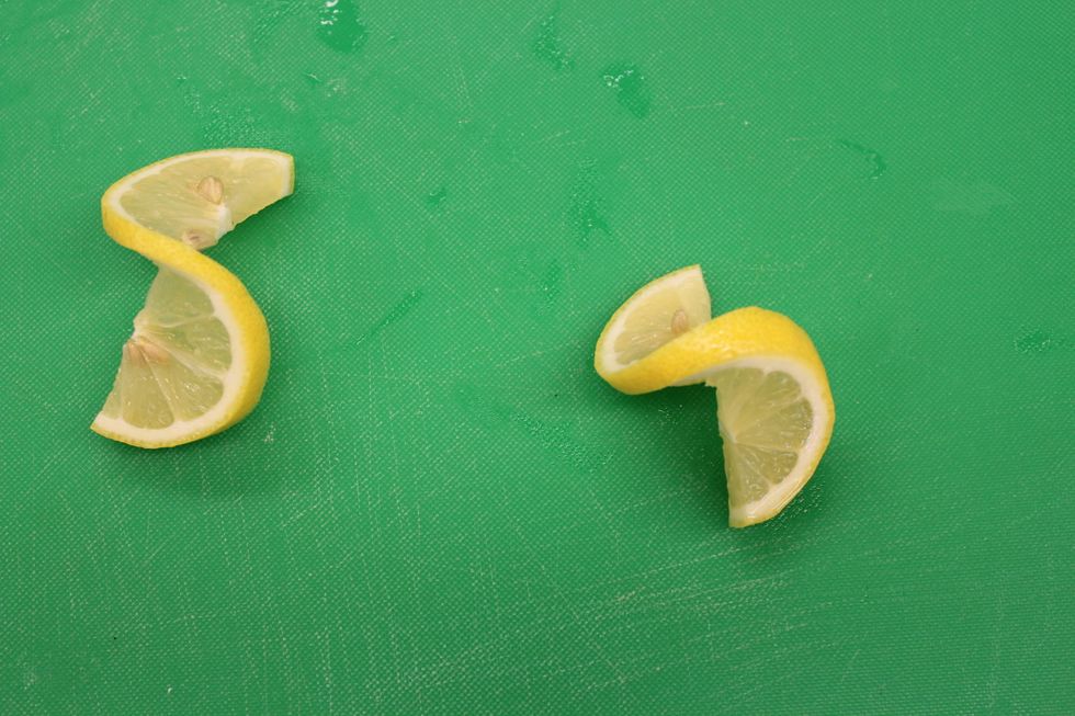 How to make a twisted lemon garnish B+C Guides