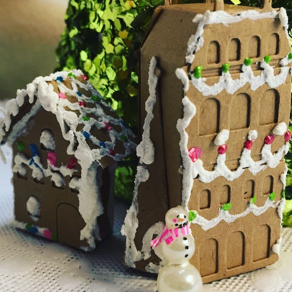 How to make a paper gingerbread house! B+C Guides
