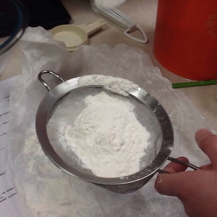 cooking crack with baking soda and spoon cooking crack with baking soda and spoon