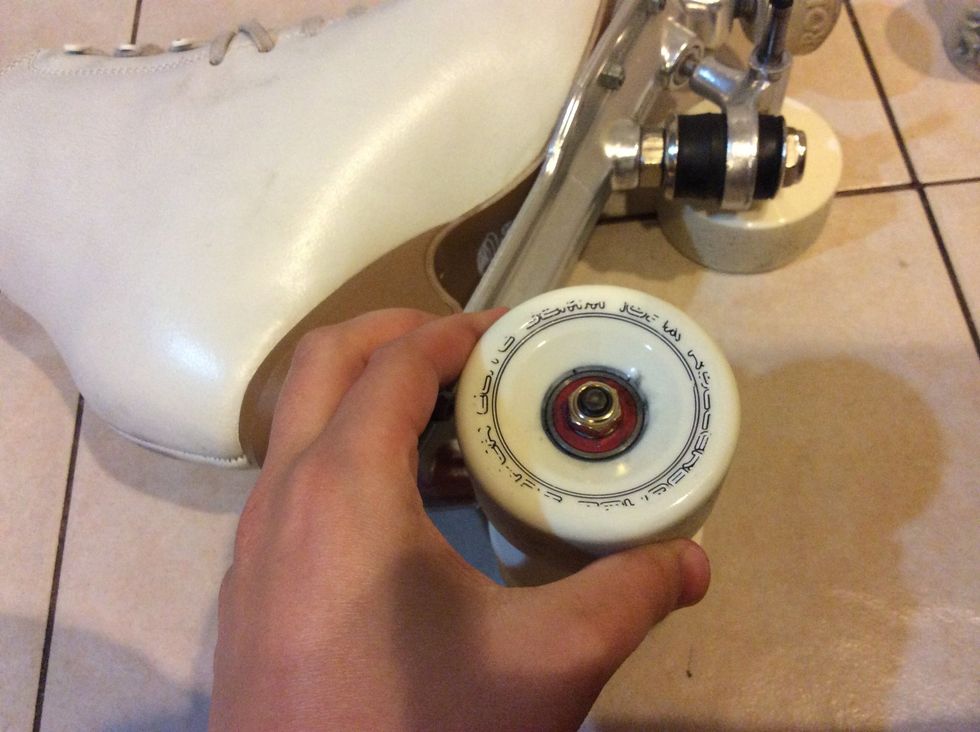 How to change the wheels on your roller skates B+C Guides