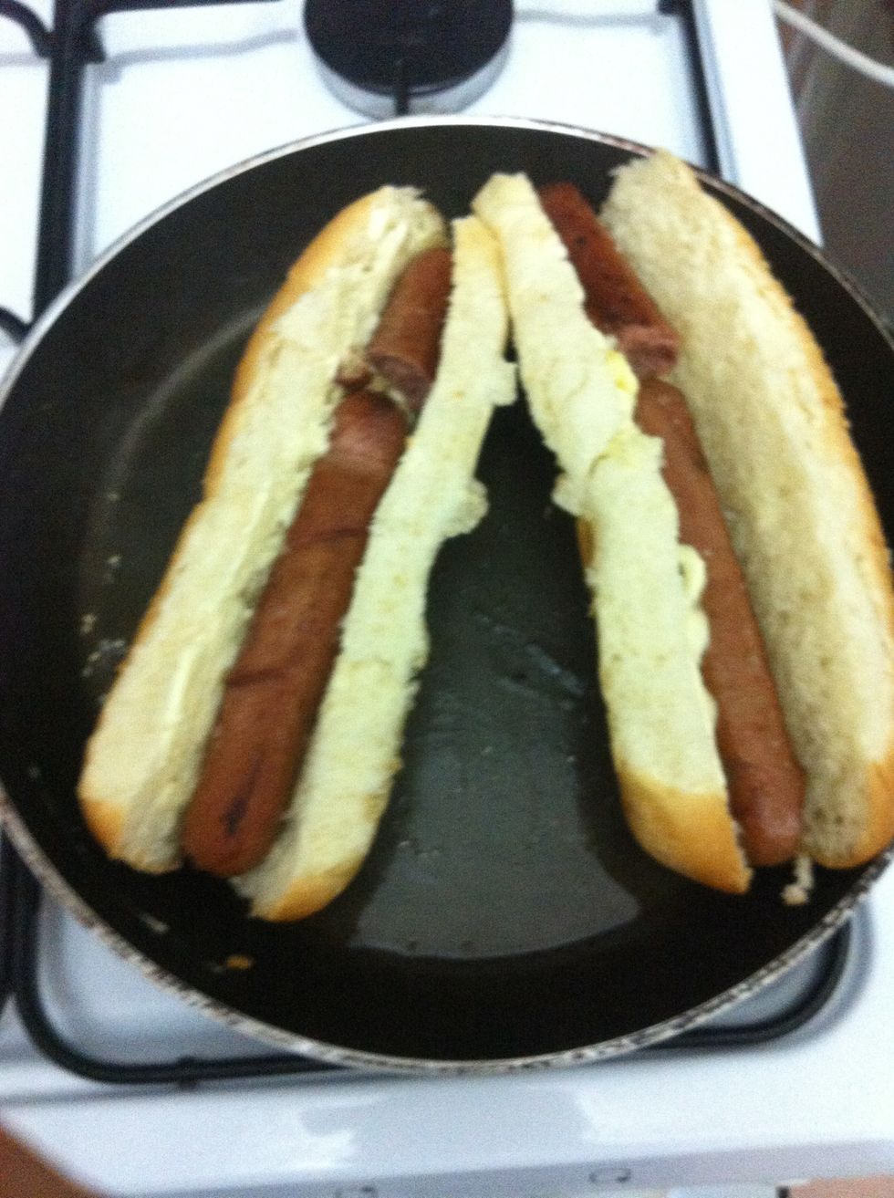 How to make a hot dog sandwich B+C Guides