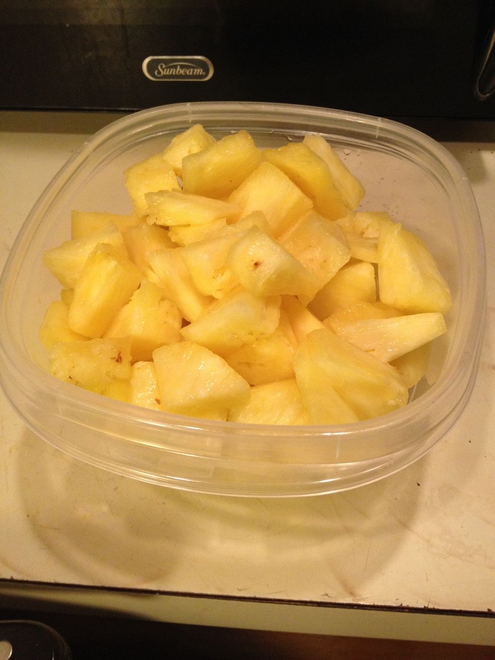 How to cut a pineapple into tidbits B+C Guides