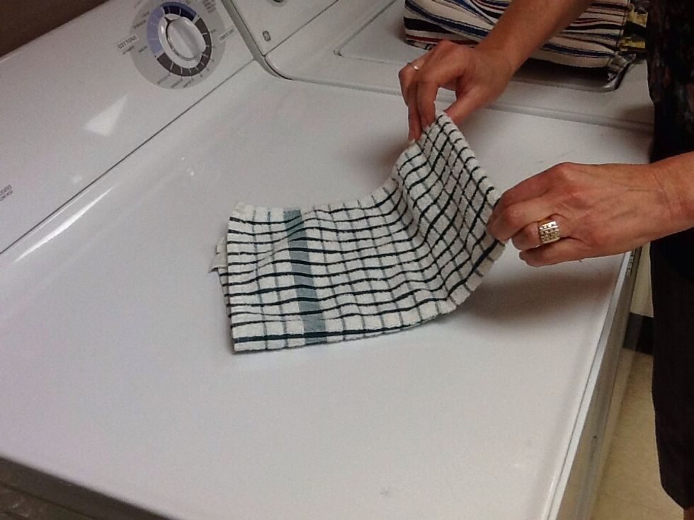 How to fold a kitchen towel - B+C Guides