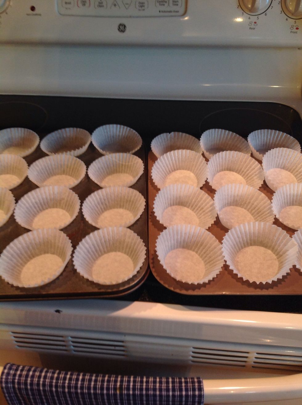 How to bake cookie cupcakes B+C Guides