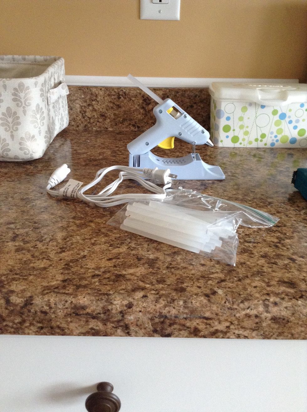 How to use a hot glue gun B+C Guides