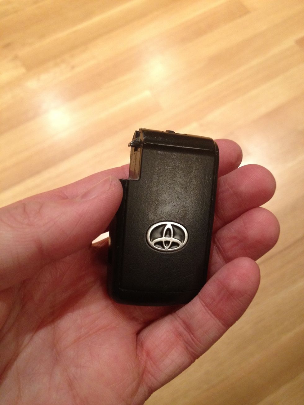 How to replace the battery in a toyota prius key fob - B+C Guides