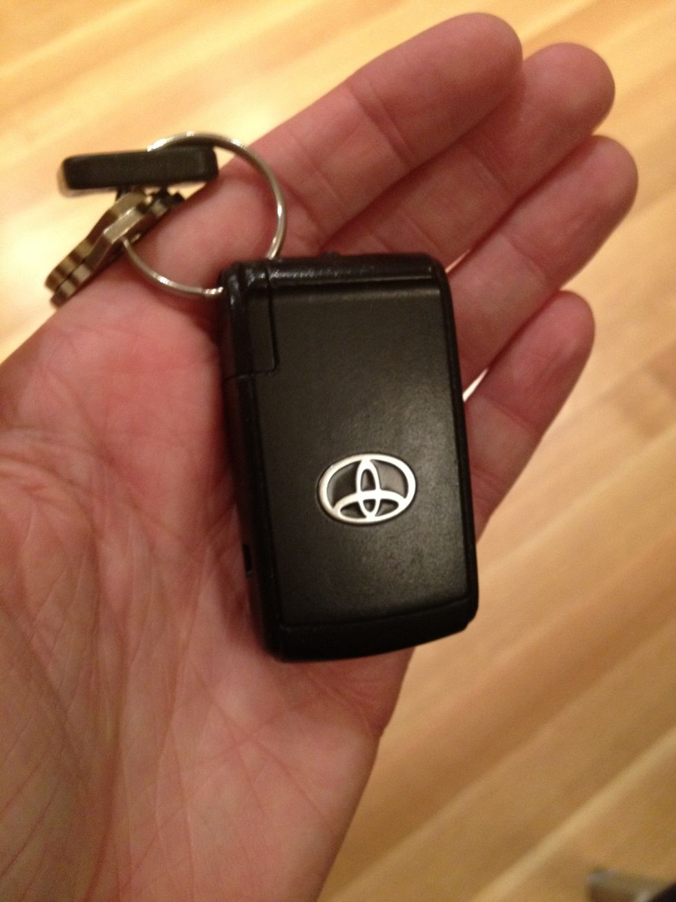 How to replace the battery in a toyota prius key fob B+C Guides